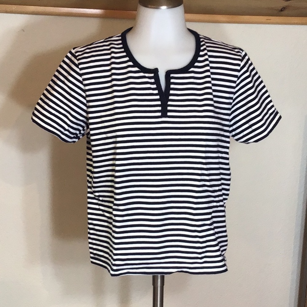 💐2/$20 Cute black and white top
